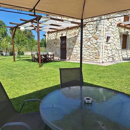 To Petrino Spiti Apartment