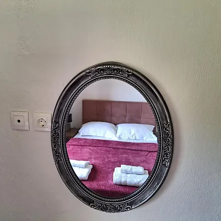 To Petrino Spiti Apartment